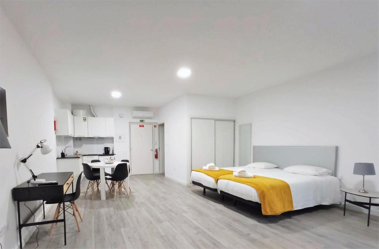 Estudio con sofá cama