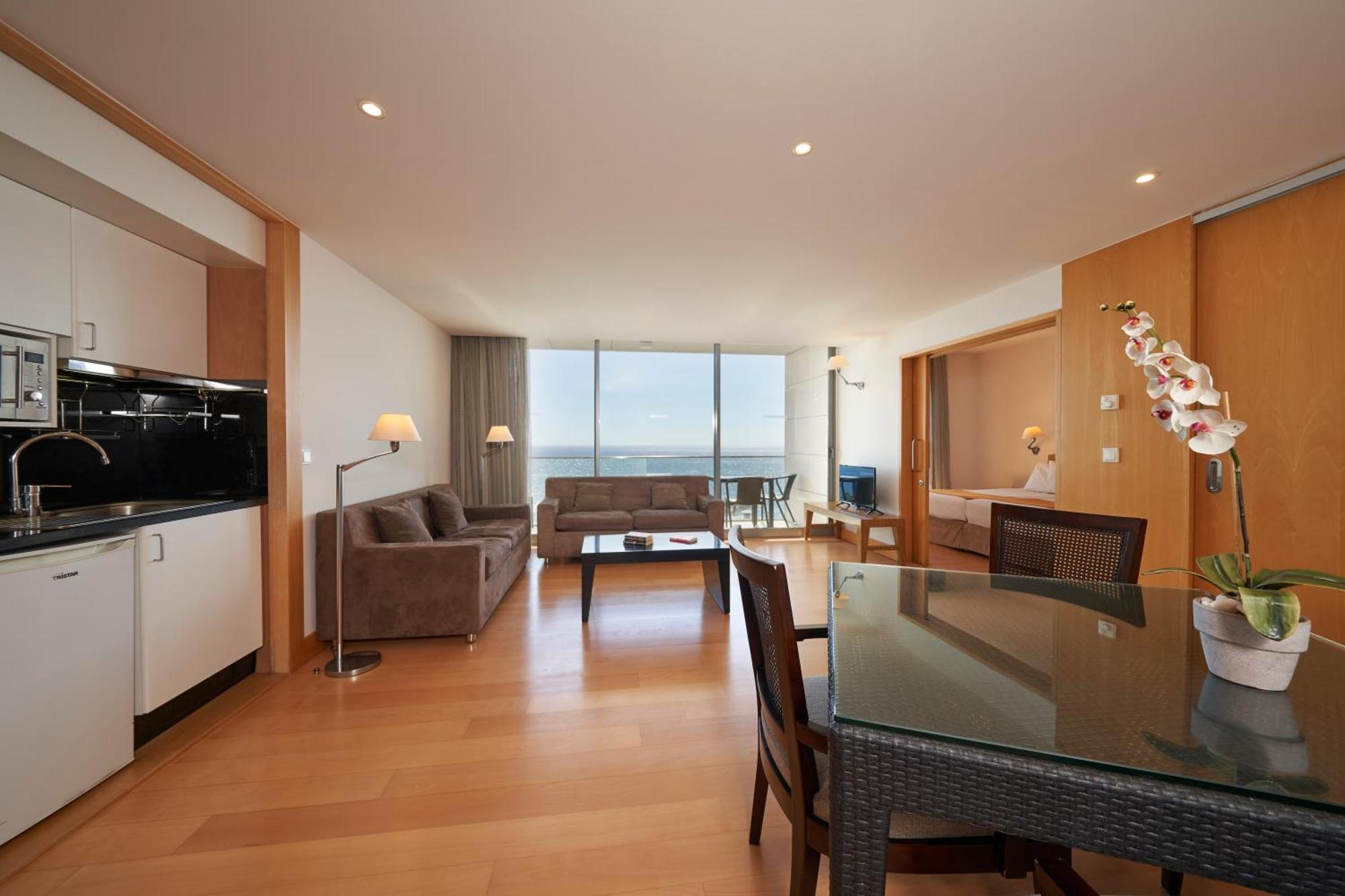 Premium Apartment with Sea View (4 adults)