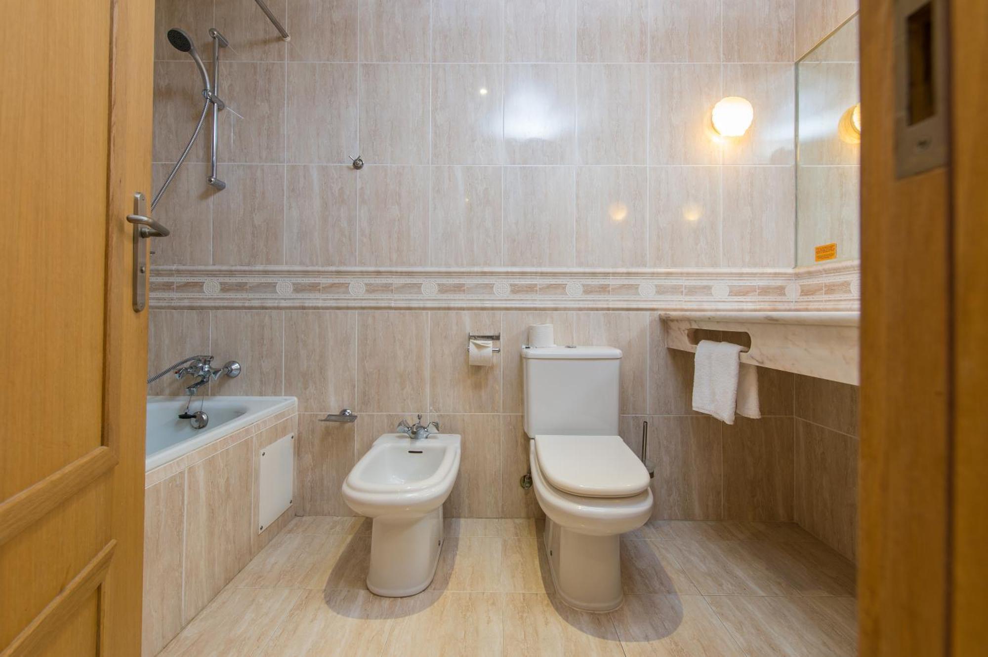 Deluxe Zweibettzimmer mit seitlichem Meerblick