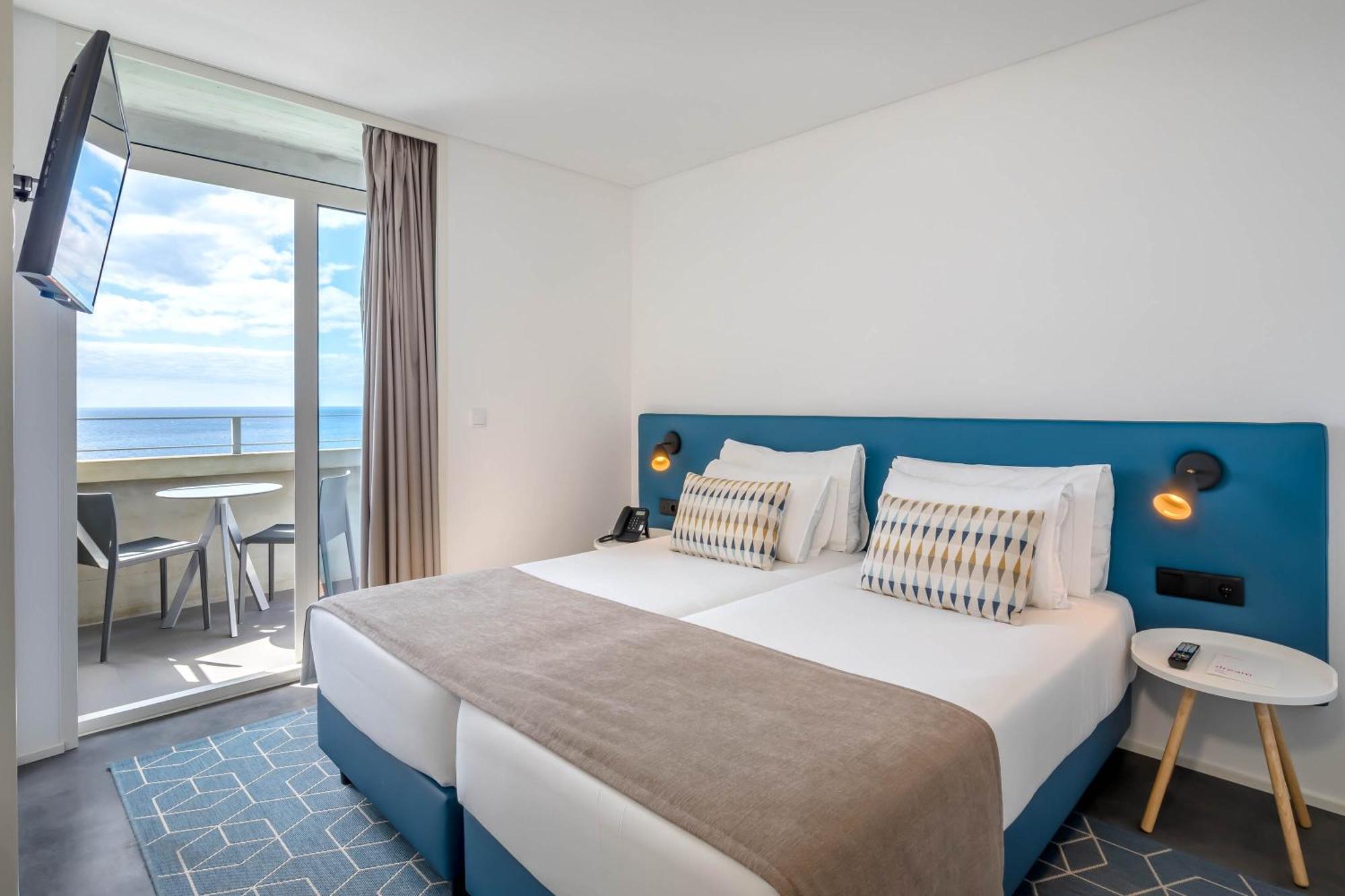 Double or Twin Room Sea View