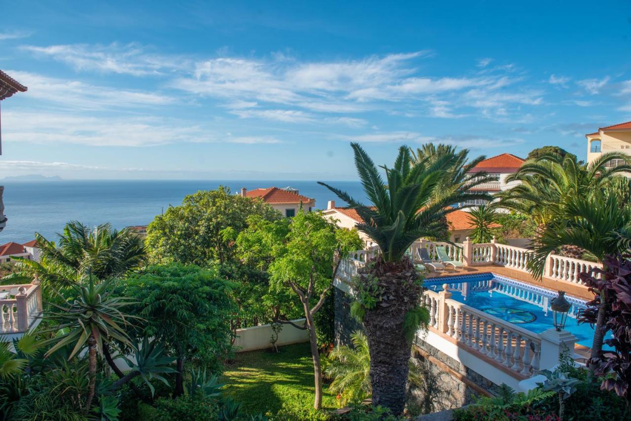 Quarto Duplo com Vista Piscina