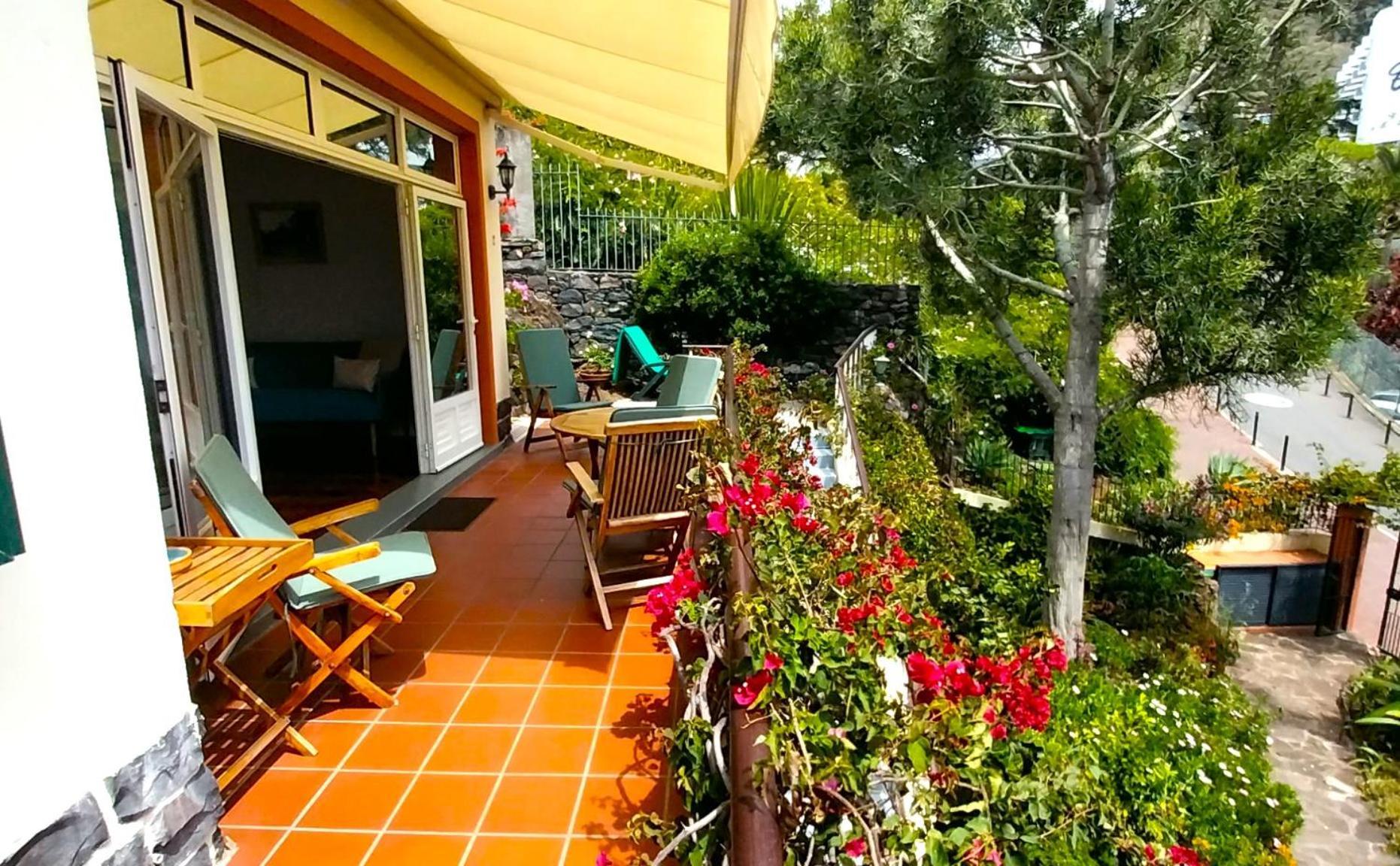 Bungalow Garden View