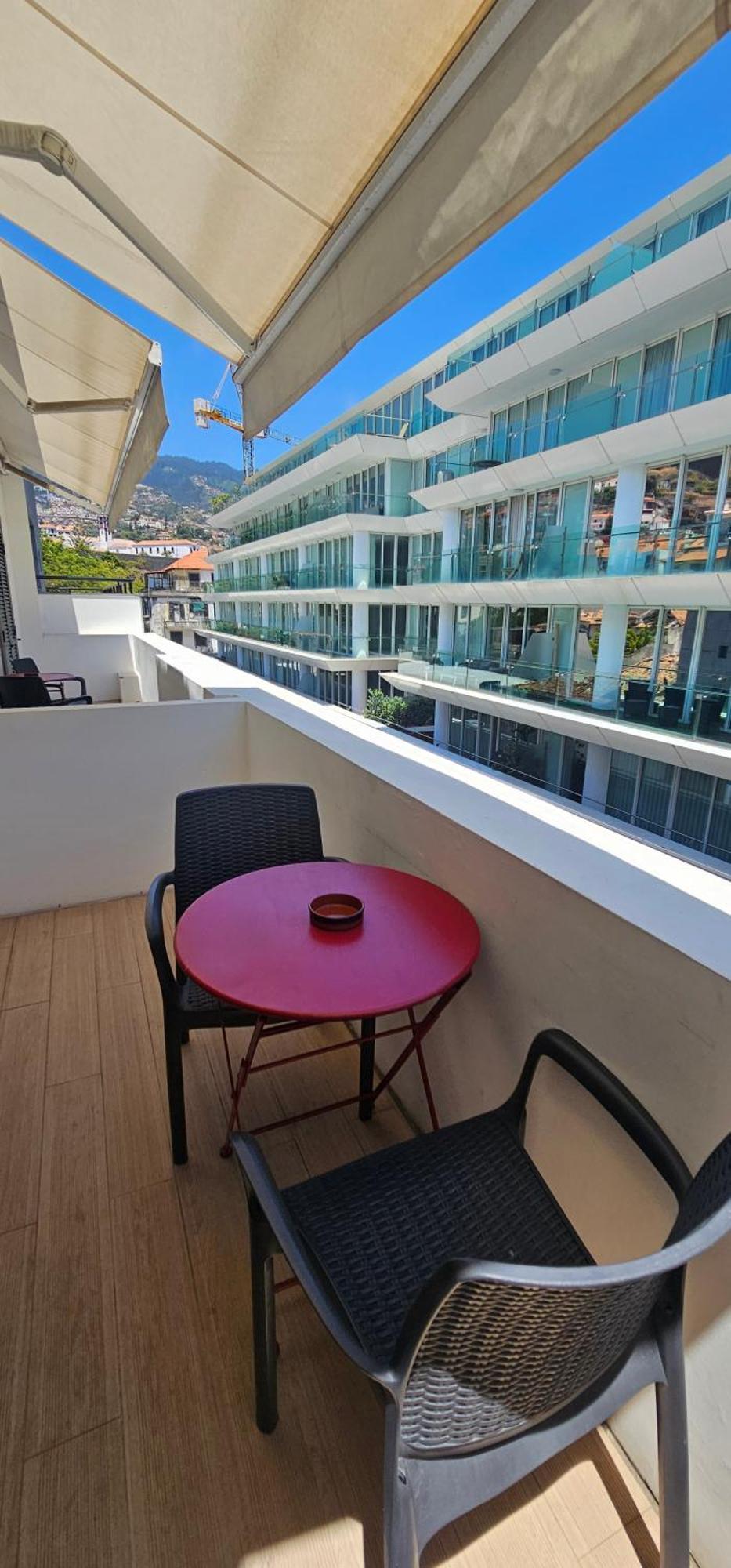 Apartment with Balcony and Mountain View,1604789431:JPEG