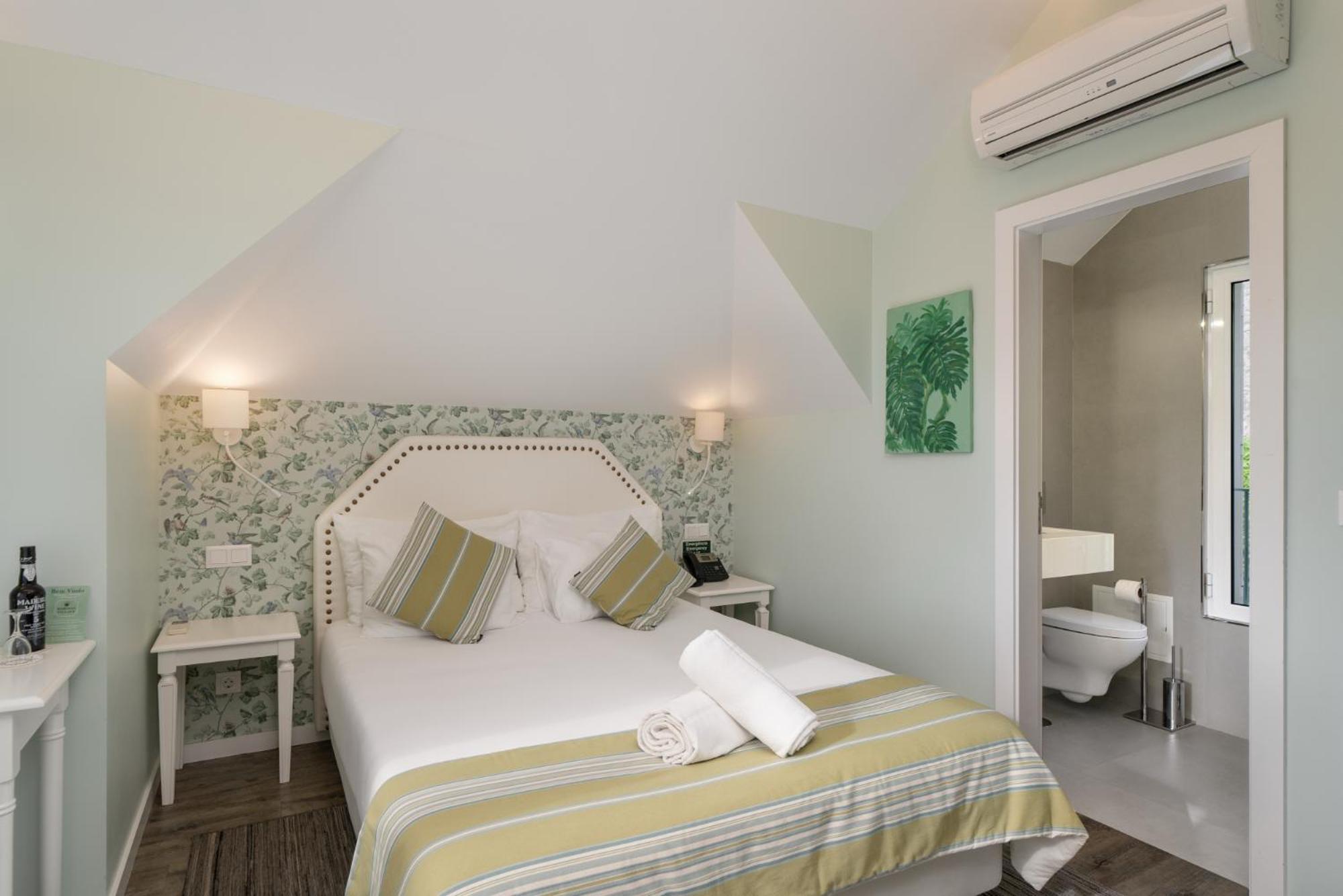 Small Double Room,1670765943:JPEG