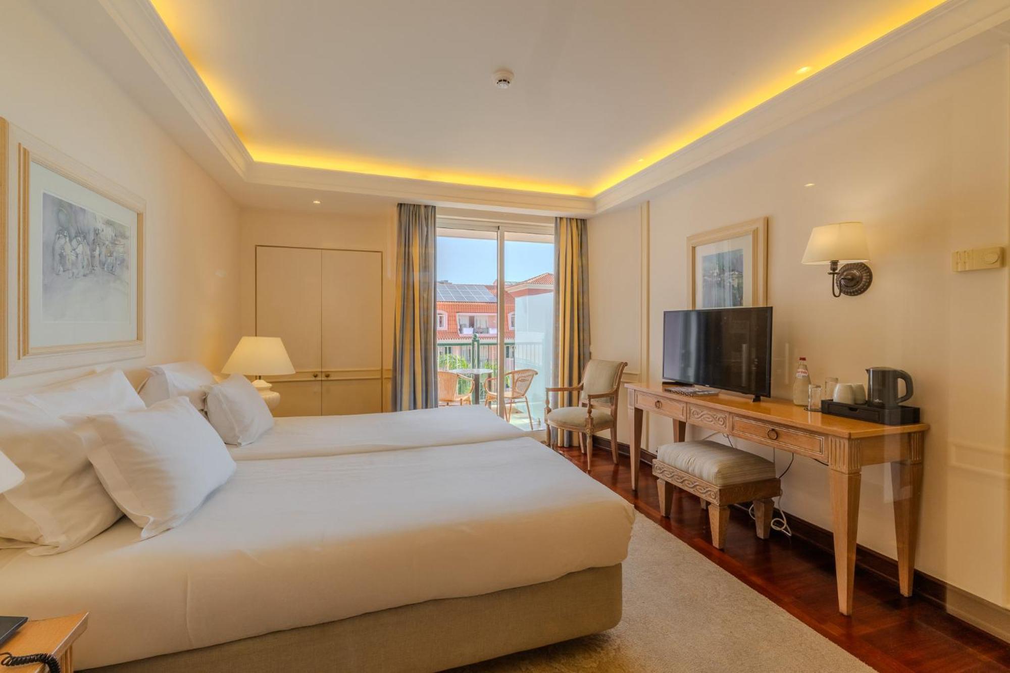 Deluxe Double or Twin Room with Balcony