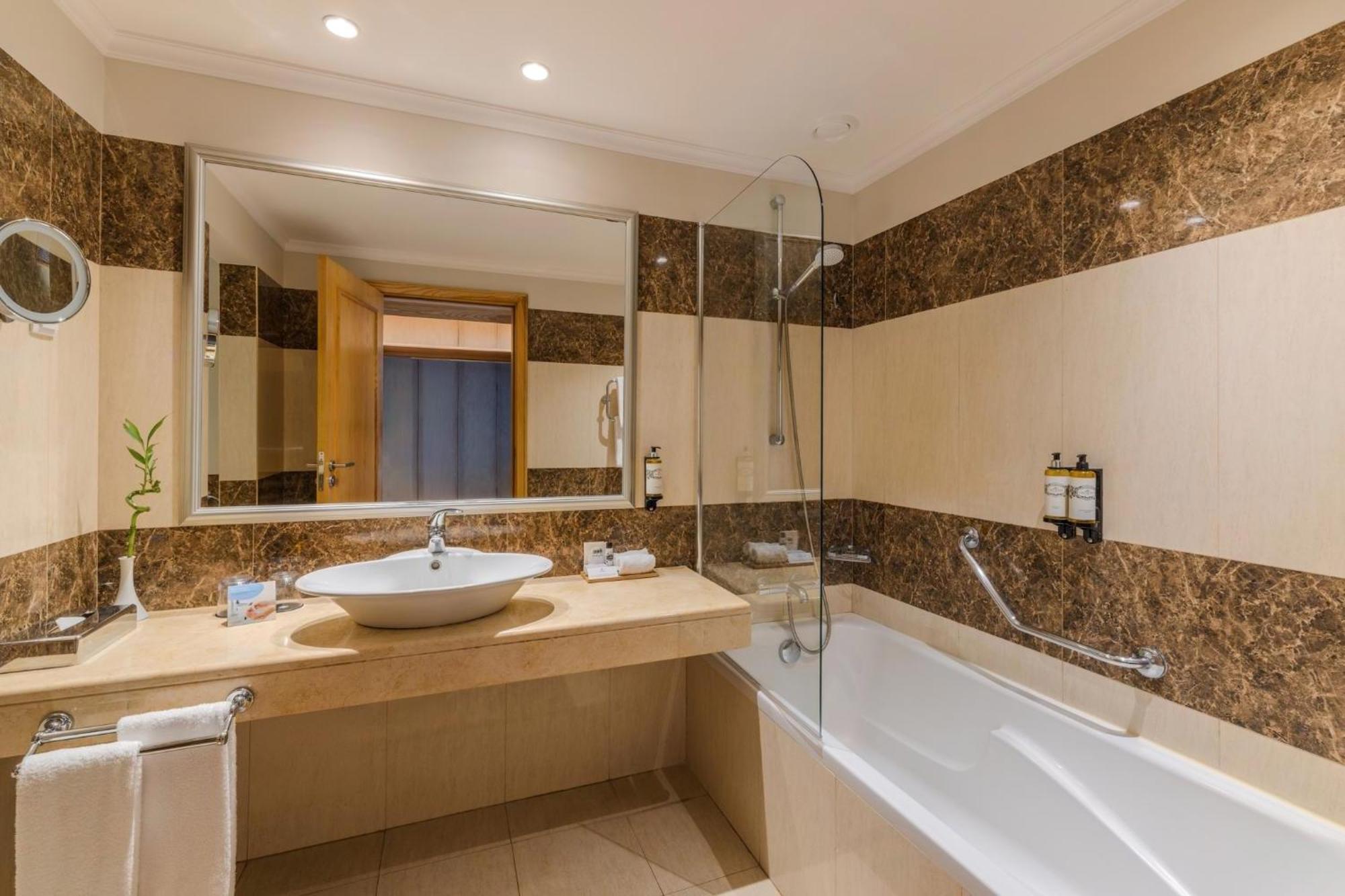 Classic Twin Room with Bay or Sea View