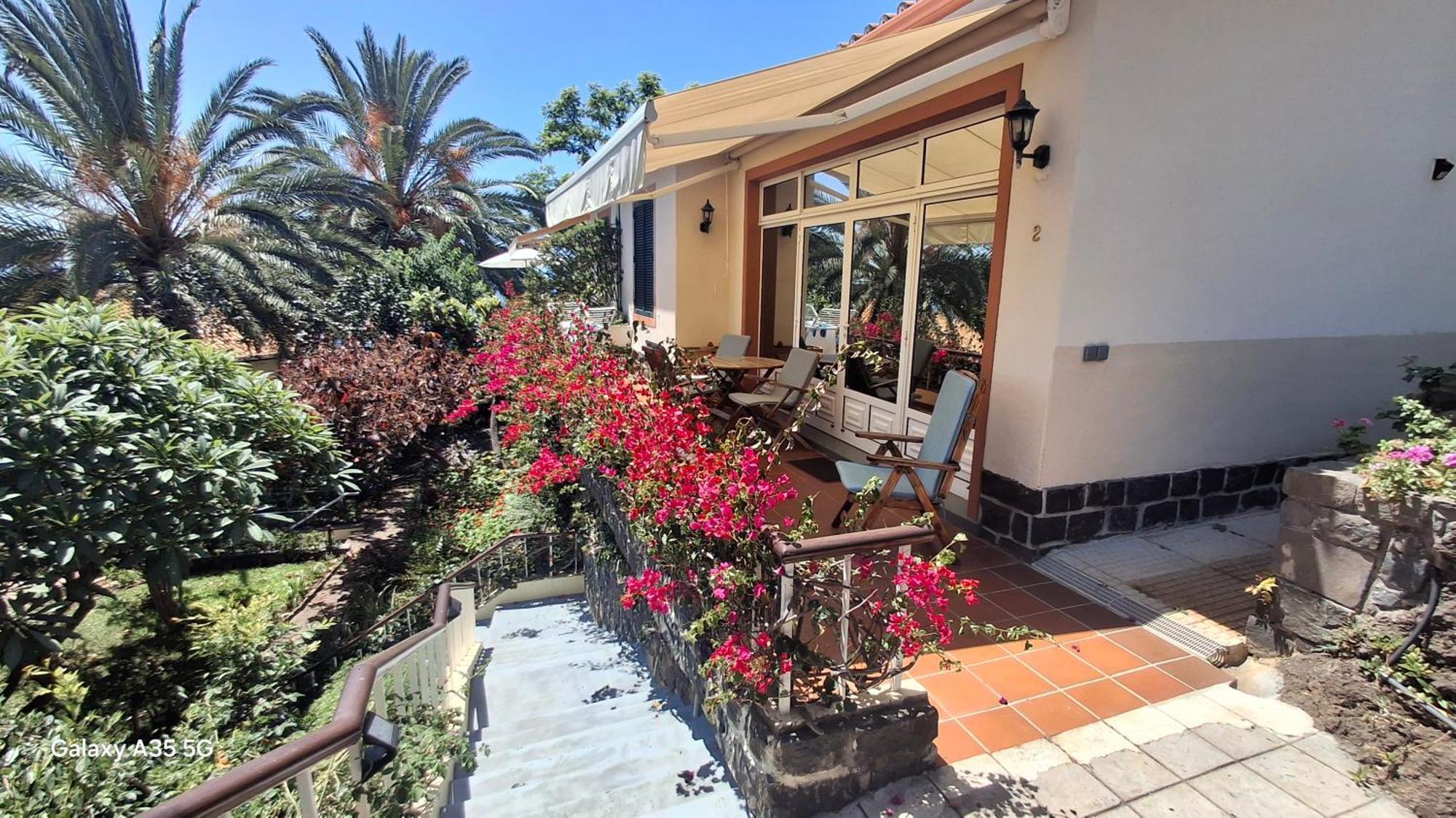 Bungalow Garden View
