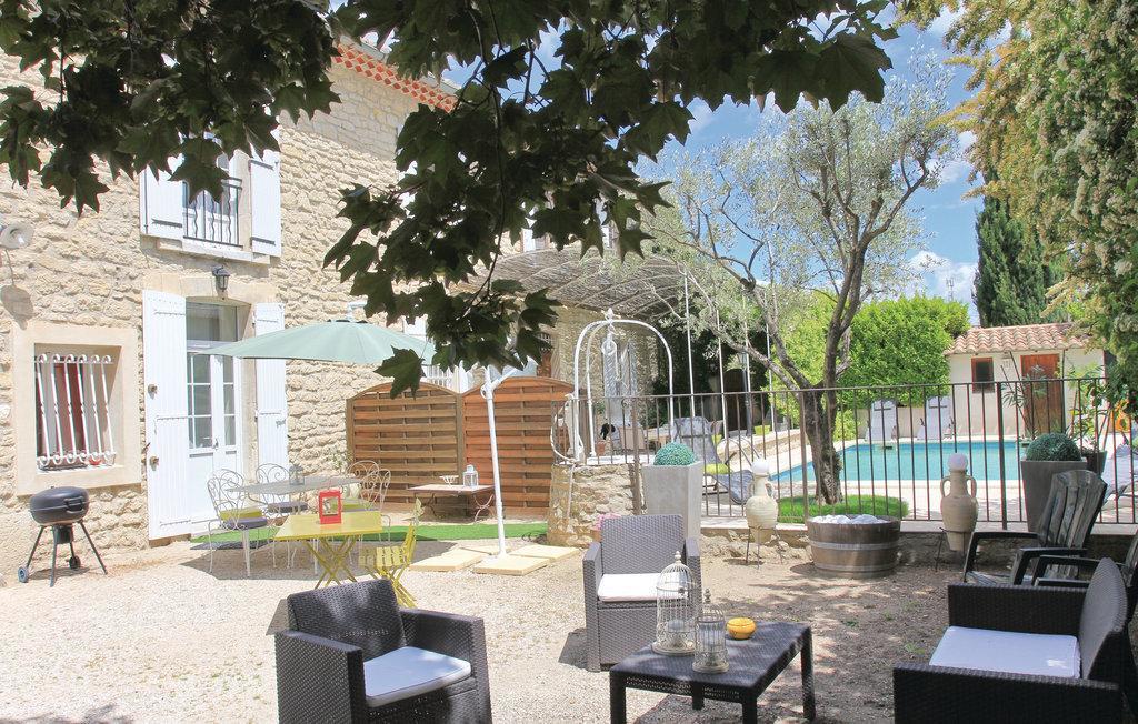 Bungalow Garden View