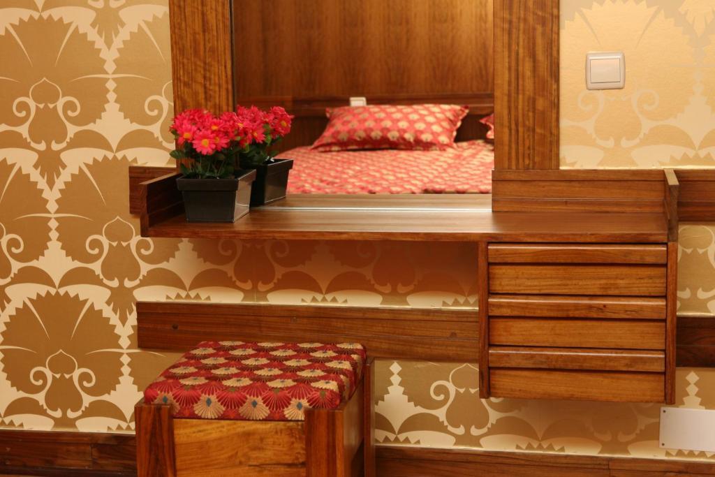 Standard Double Room,76215818:JPEG