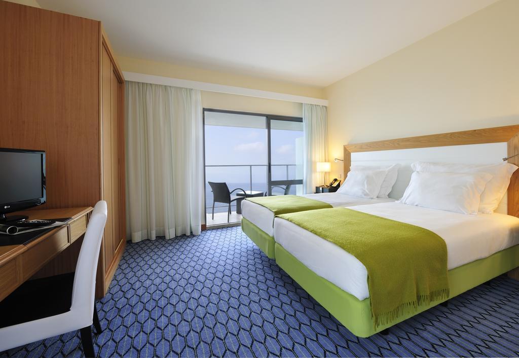 Twin Room with Sea View (2 Adults + 1 Child)