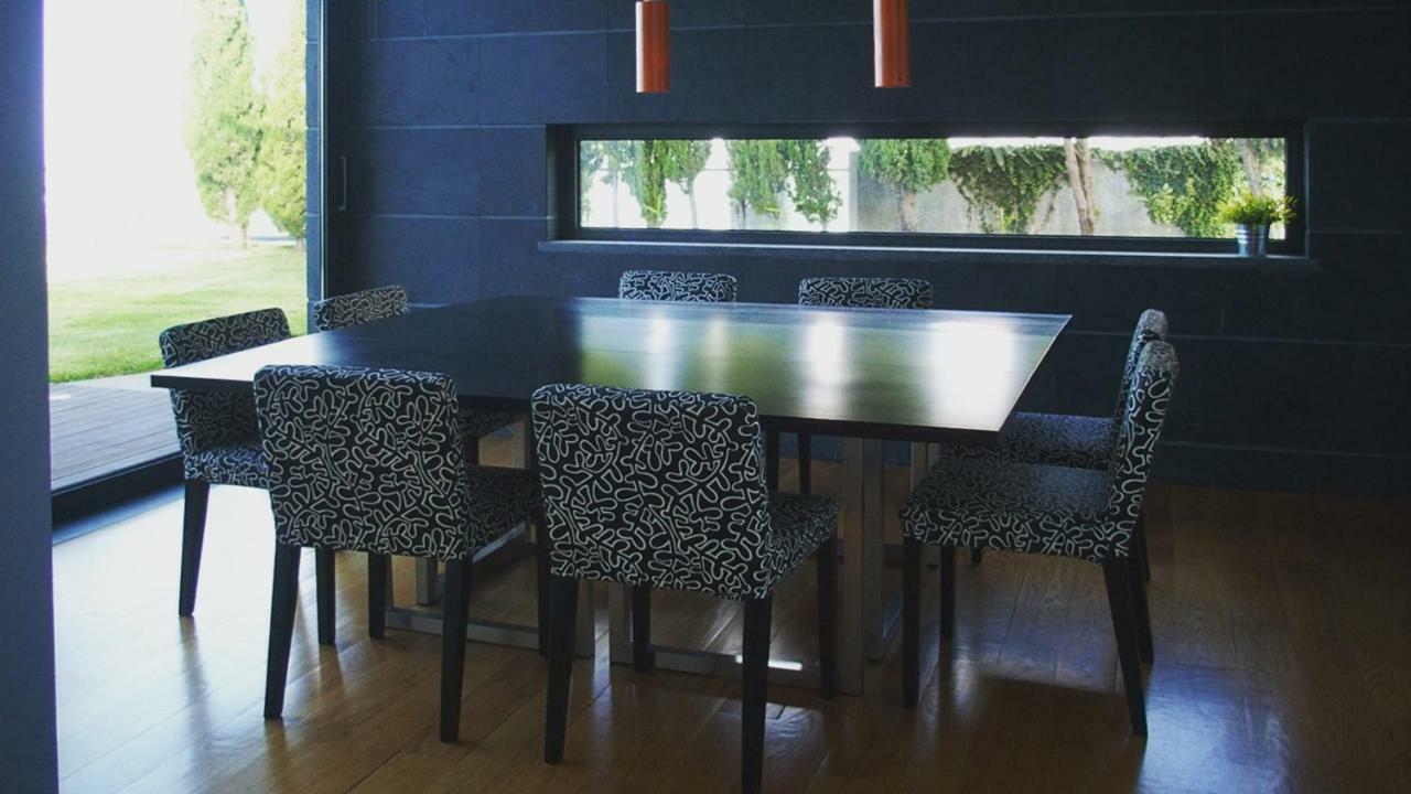 Five-Bedroom House,852341648:JPEG