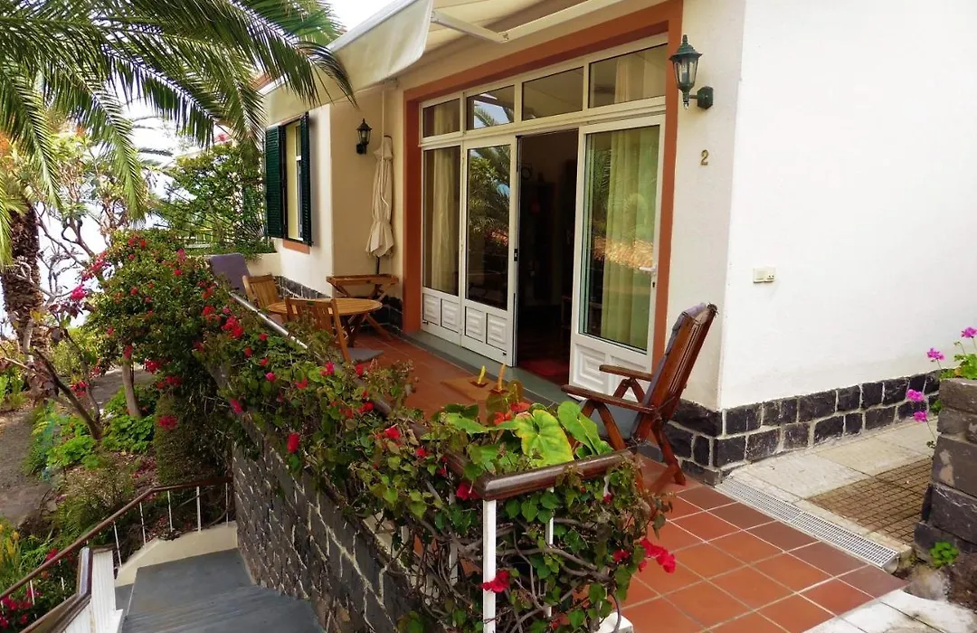 Charming Bungalow In Funchal, Sea View-1