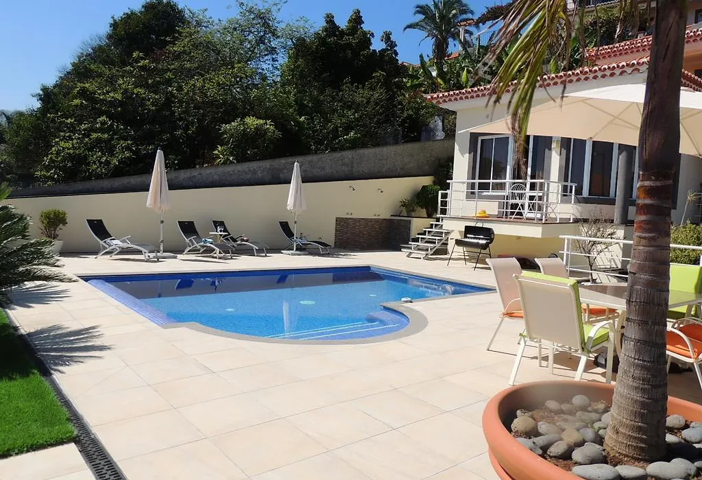 Studio Flat With Pool-1