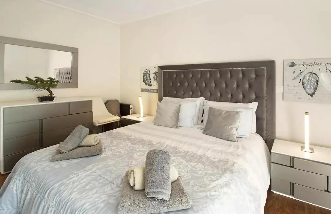 1 Bed Apartment Sleeps 4 With Pool-1