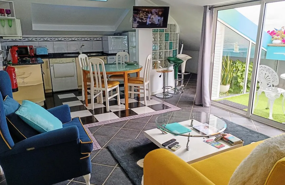 Attic Bay - Cozy Stay With Sea View-1