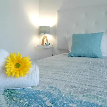 Town Apartment - Free Parking-3