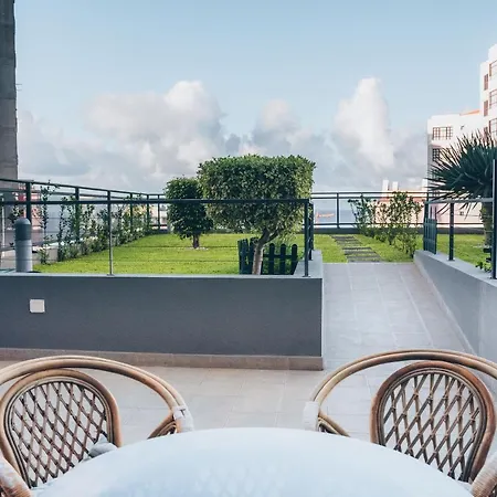Beautiful Apartment With Sea View And Garden-3