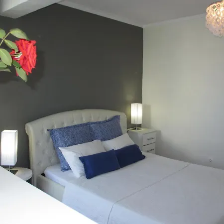 Tranquil Ocean view apartment-3