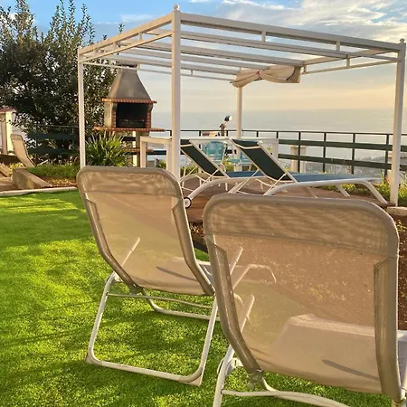 Studio Geek Villa: Matrix-Inspired Open Space with Year-Round Pool-2