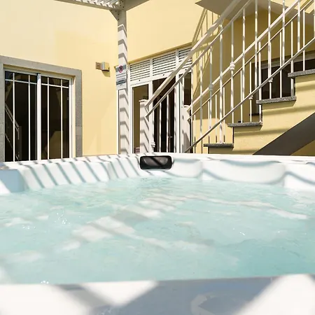 Casa Agrela By Rent2U, Lda Swimming Pool & Jacuzzi-2