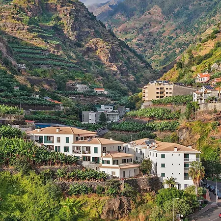 Sunny Ponta "Nomads' Village"-2