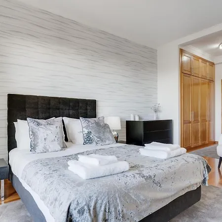 Casa Amarela With Heated Pool & Games Area-3
