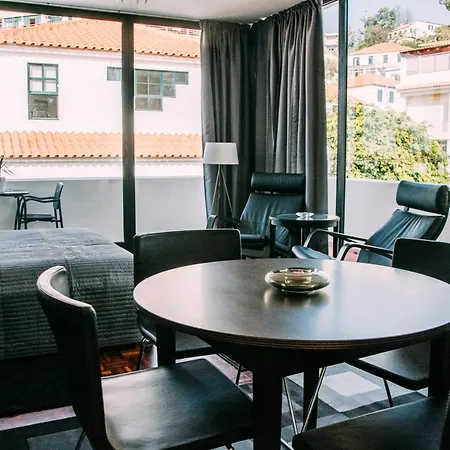 Arts In Apartments Pina-3