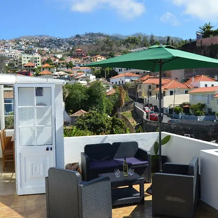 Top Floor With Balcony In Funchal-3