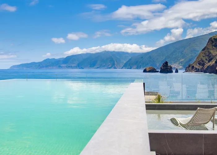 Hotels in Porto Moniz