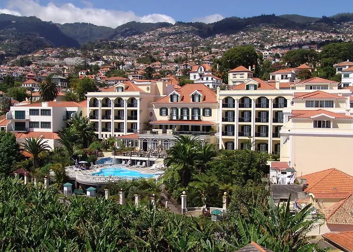 Funchal (Madeira) 4 Star Hotels near Miradouro Pico dos Barcelos